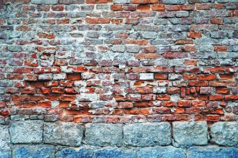 smart-art-red-brick-and-white-washed-walls